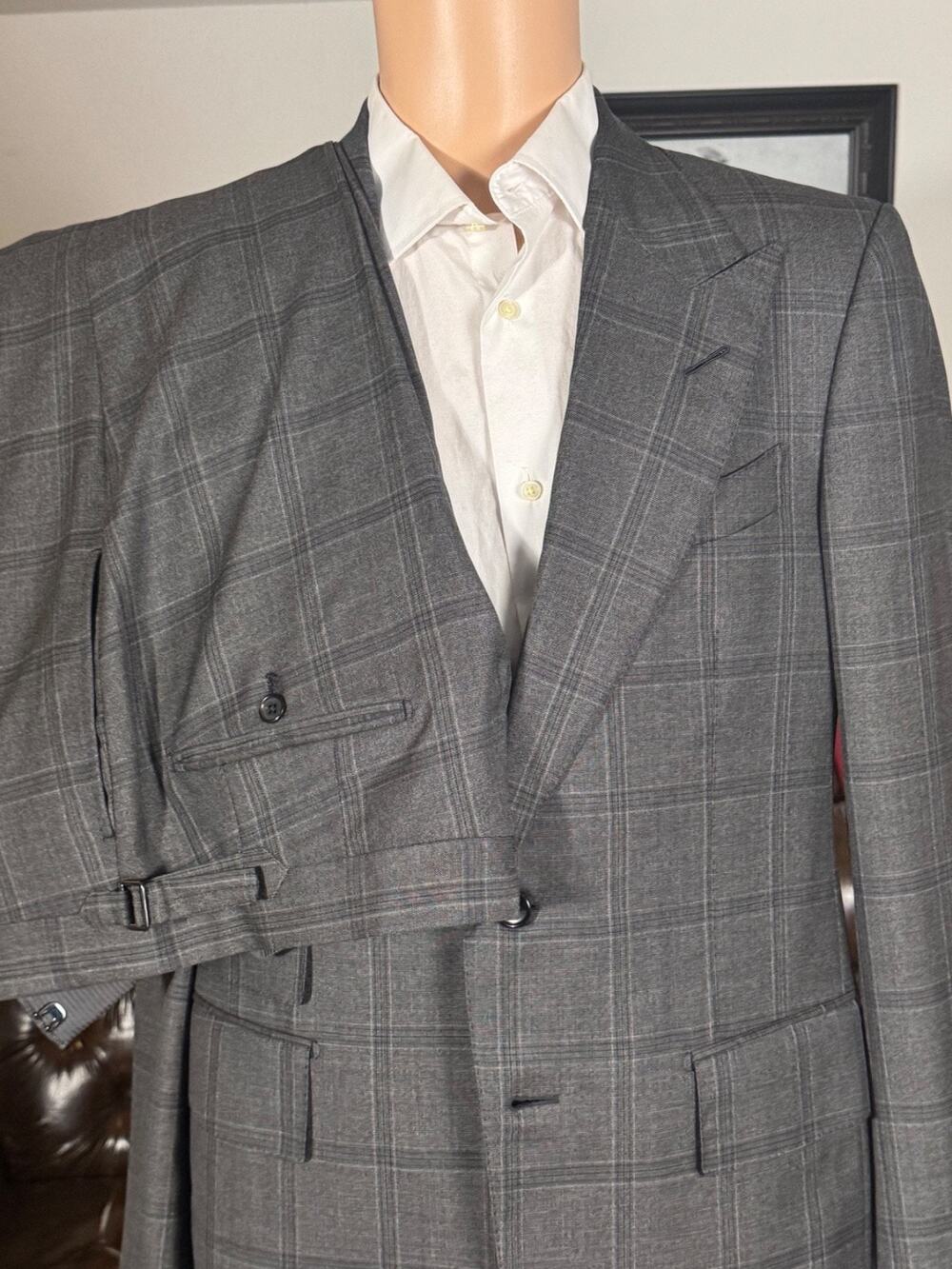 Tom Ford Gray 2PC Suit Peak Lapel Windowpane 50 40R US 36x30 Trousers Wool Silk